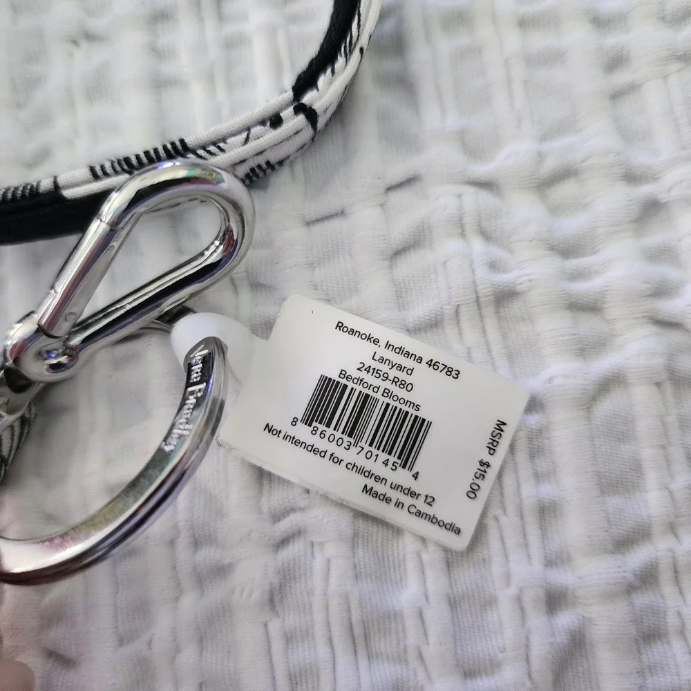 Vera Bradley Lanyard Bedford Blooms Black White Floral Key ID Holder 24159-R80